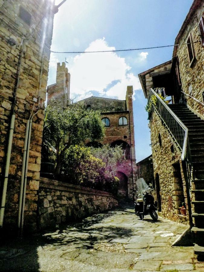 Centralissimo Nel Cuore Del Borgo Suvereto Buitenkant foto